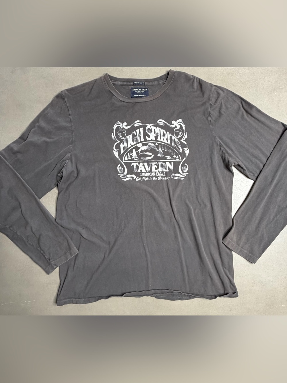 Vintage American Eagle High Spirits Tavern Long Sleeve Slim Fit Gray T-Shirt - L